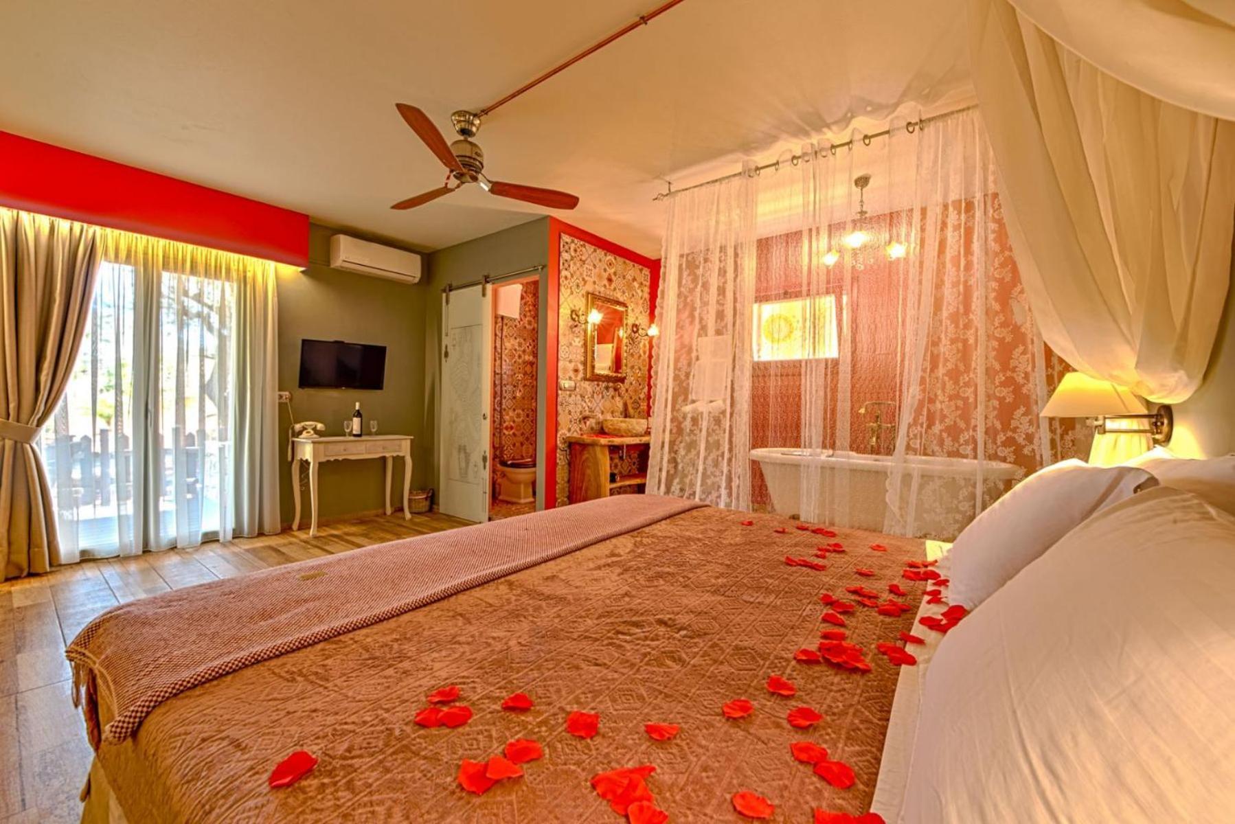 Petani Bay Hotel - Adults Only Vóvikes 외부 사진